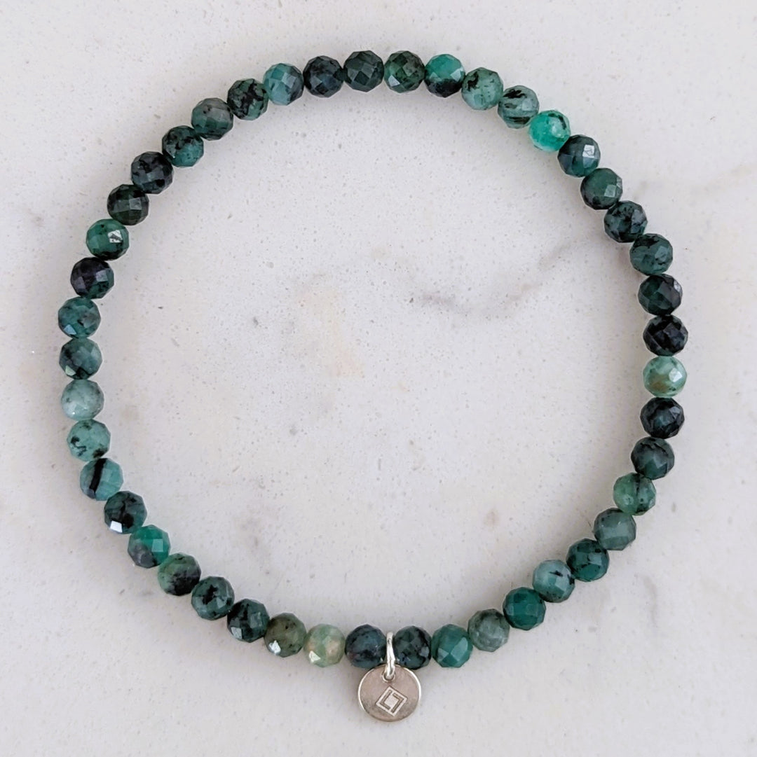 emerald gemstone bracelet
