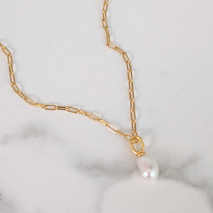 The Statement Pearl Necklace