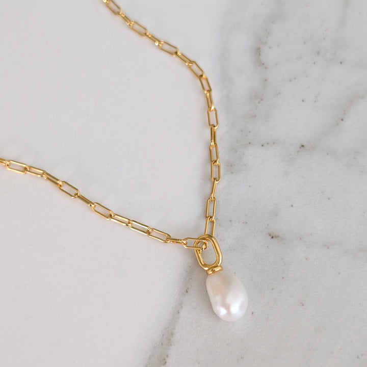 The Statement Pearl Necklace
