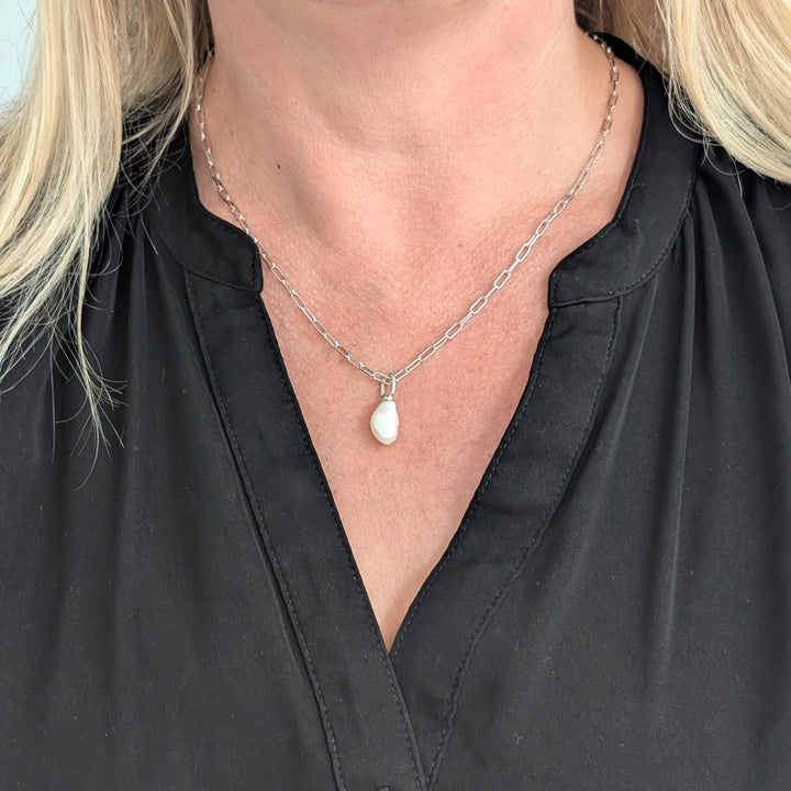 The Statement Pearl Necklace