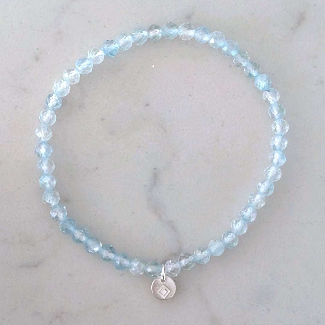 blue topaz gemstone bracelet
