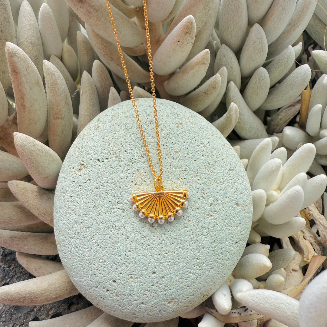 The Fan Pearl Pendant Necklace
