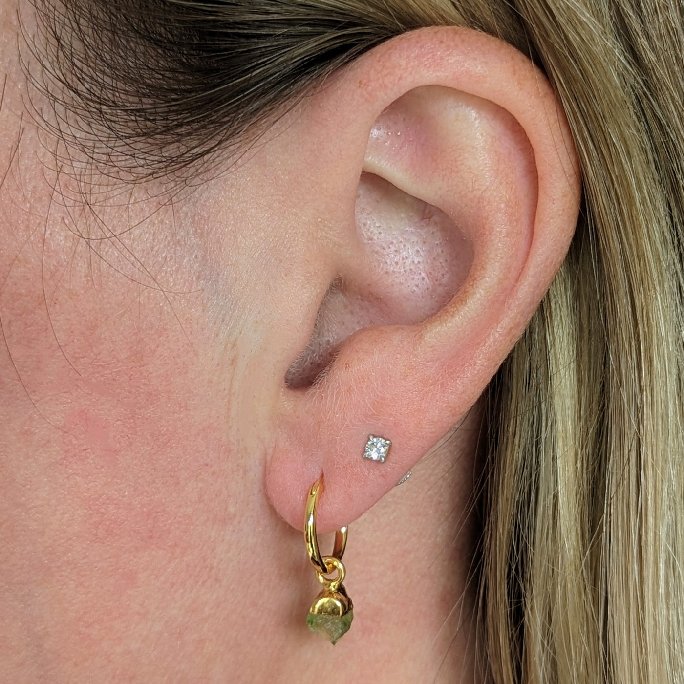 gold plated peridot august birthstone gemstone earrings