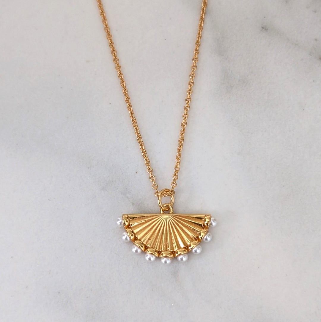 The Fan Pearl Pendant Necklace