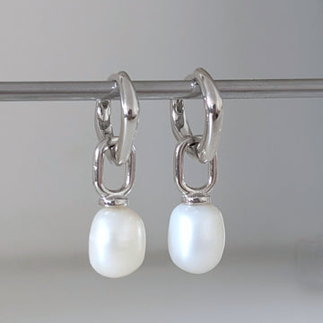 Statement Pearl Earrings – Silver