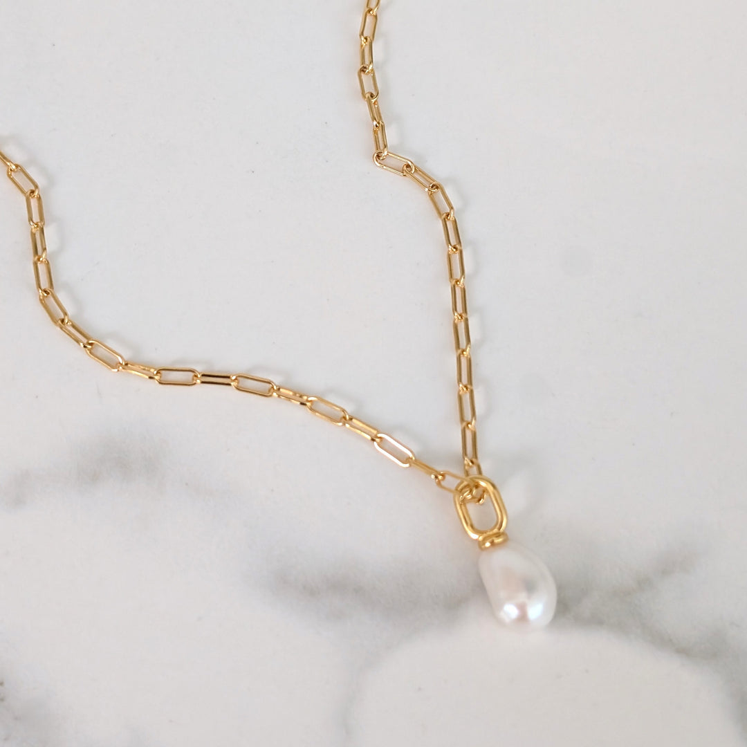 The Statement Pearl Necklace