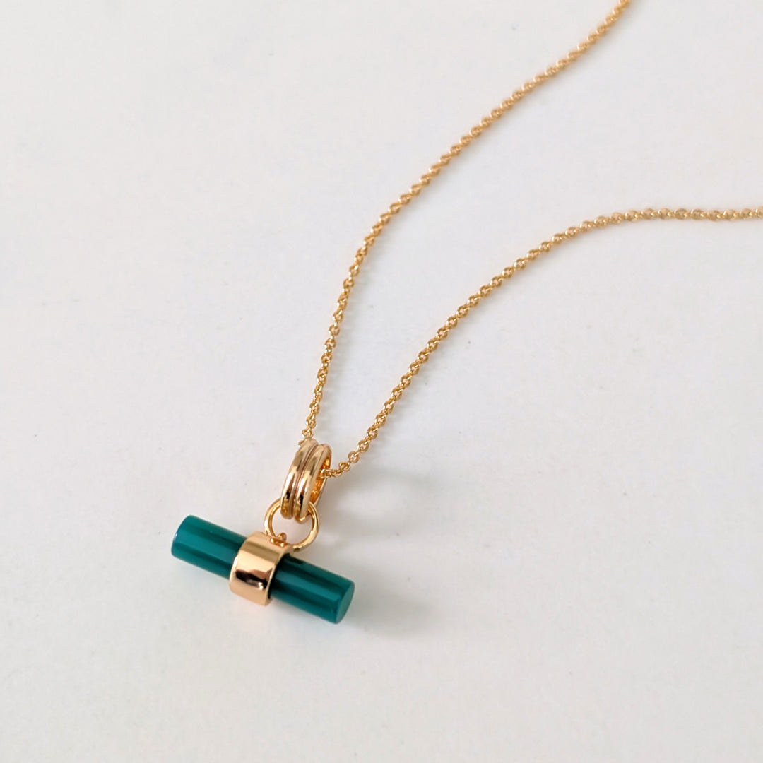 gold green onyx t-bar pendant necklace 