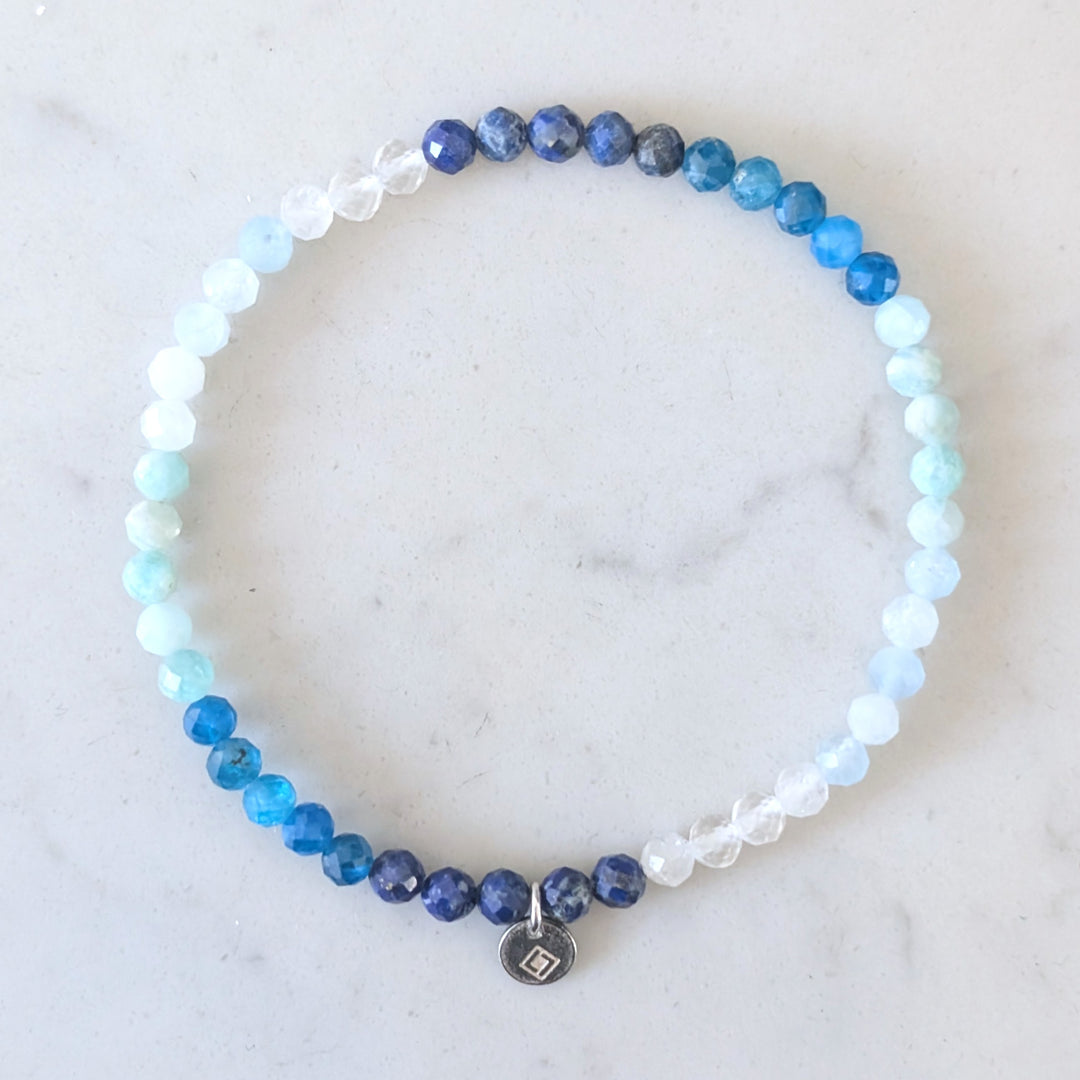 blue ombre gemstone bracelet comprising aquamarine, clear quartz, apaptite and lapis lazuli gemstone beads