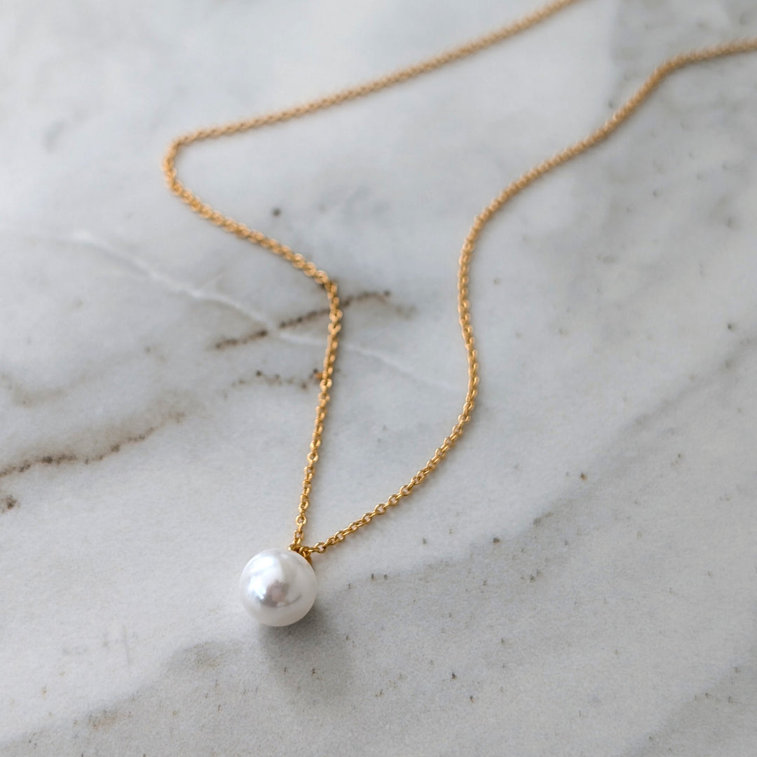 gold pearl necklace 