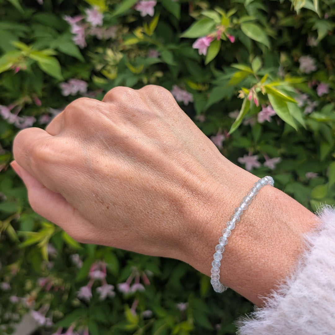 blue topaz gemstone bracelet
