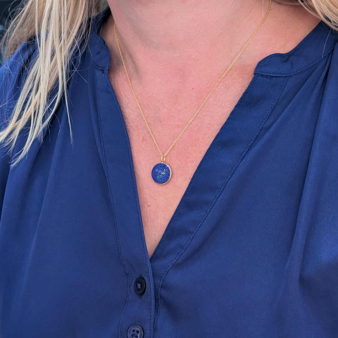 Gold framed lapis lazuli circular pendant necklace 