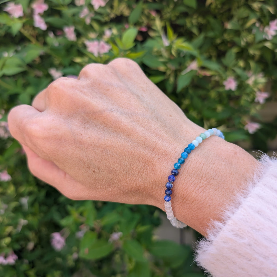 blue ombre gemstone bracelet comprising aquamarine, clear quartz, apaptite and lapis lazuli gemstone beads