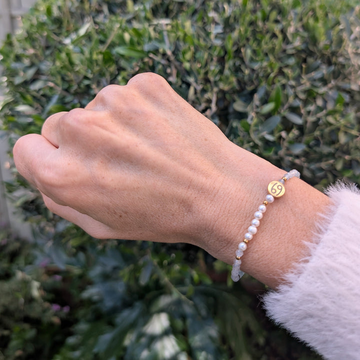 Aquamarine, labradorite and pearl Cancer zodiac gemstone bracelet 