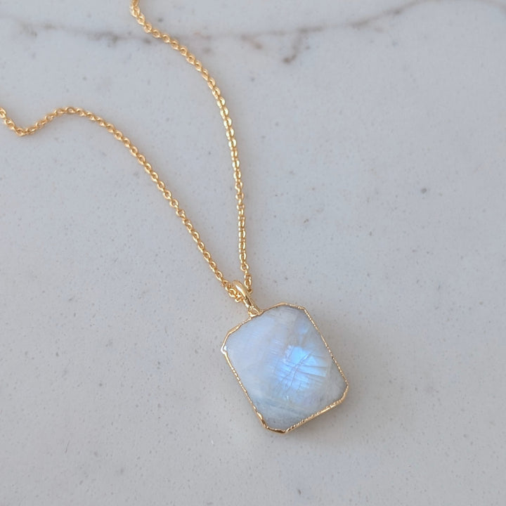 Moonstone pendant necklace 