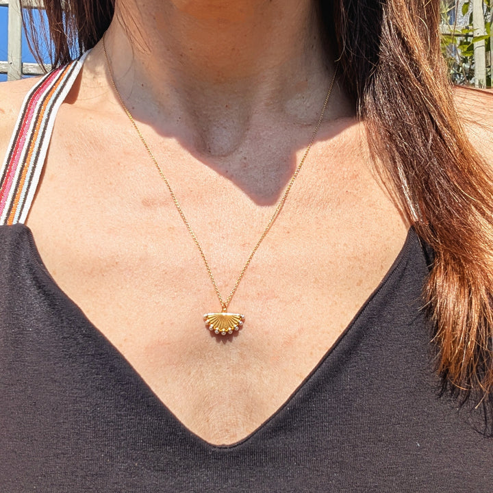 The Fan Pearl Pendant Necklace