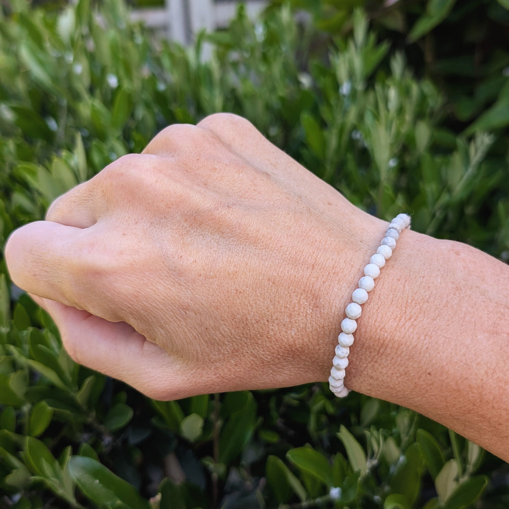 white howlite gemstone bracelet 