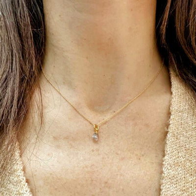Rose quartz pendant necklace