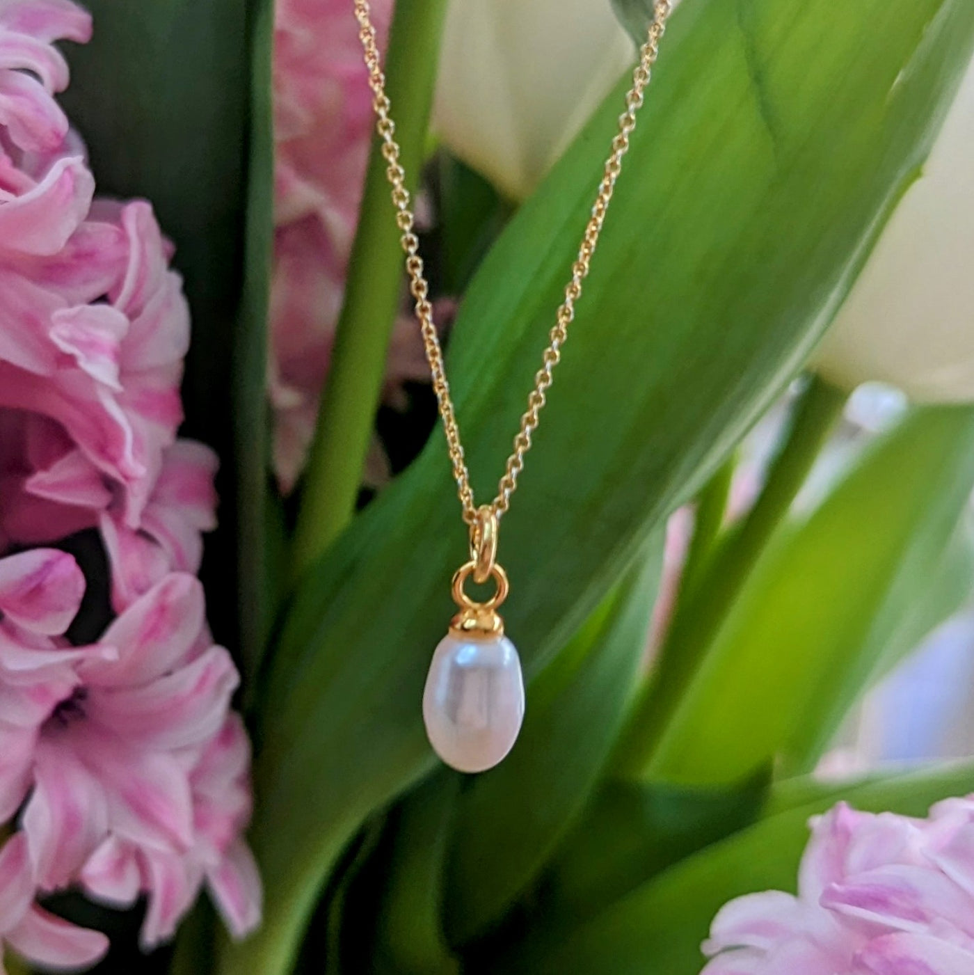 Gold plated pearl pendant necklace